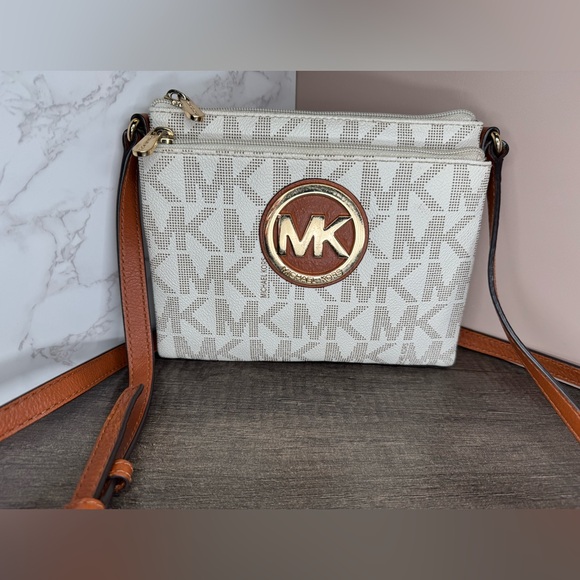 MICHAEL Michael Kors Crossbody - Picture 1 of 8